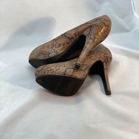 Like new mossimo heels  - Picture 3 of 3